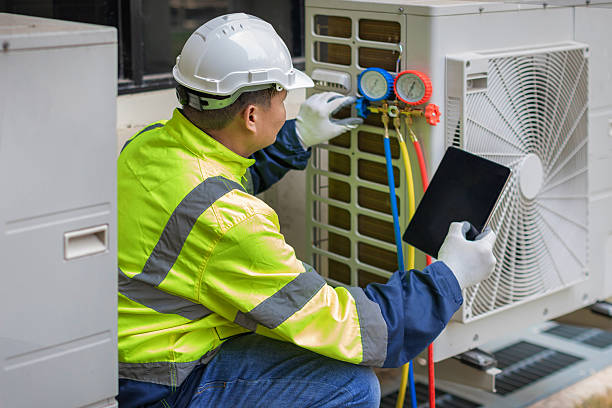 Professional Hvac technician working in Riverside, MO